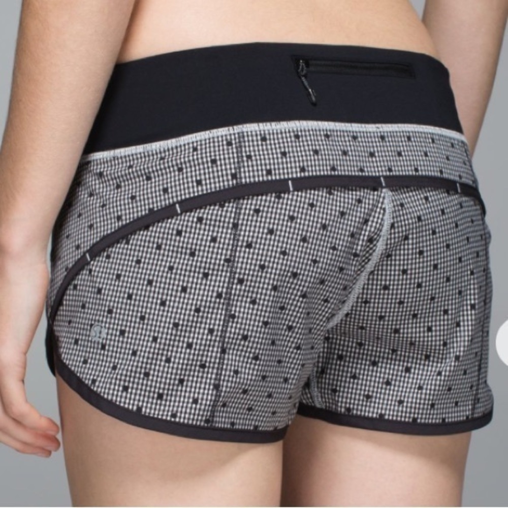 lululemon athletica size 2 speed shorts Black and White Athletic Shorts
